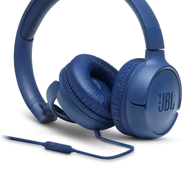 אוזניות JBL Tune 500 עם מיקרופון מובנה וצליל נקי כחול