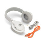 אוזניות JBL E55BT קשת אלחוטיות בעלות צליל מרחבי לבן