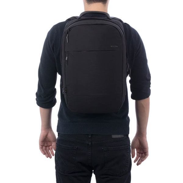 תיק גב למחשב נייד 16 אינץ עם 3 תאים Incase City Compact Cordura שחור