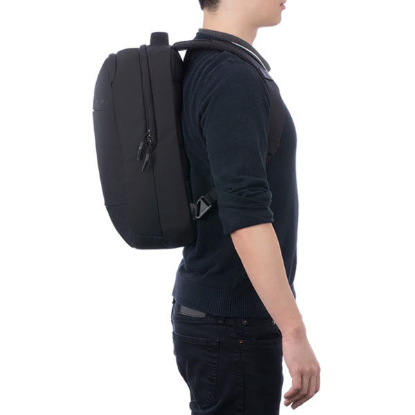 תיק גב למחשב נייד 16 אינץ עם 3 תאים Incase City Compact Cordura שחור