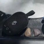 רמקול נייד שחור אלחוטי עוצמתי ועמיד למים עם קליפ | Skullcandy Kilo