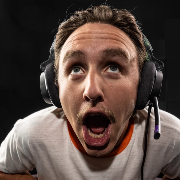 אוזניות גיימינג חוטיות שחור/ירוק Skullcandy SLYR Pro Xbox עם סאונד מדויק ומיקרופון מתקדם