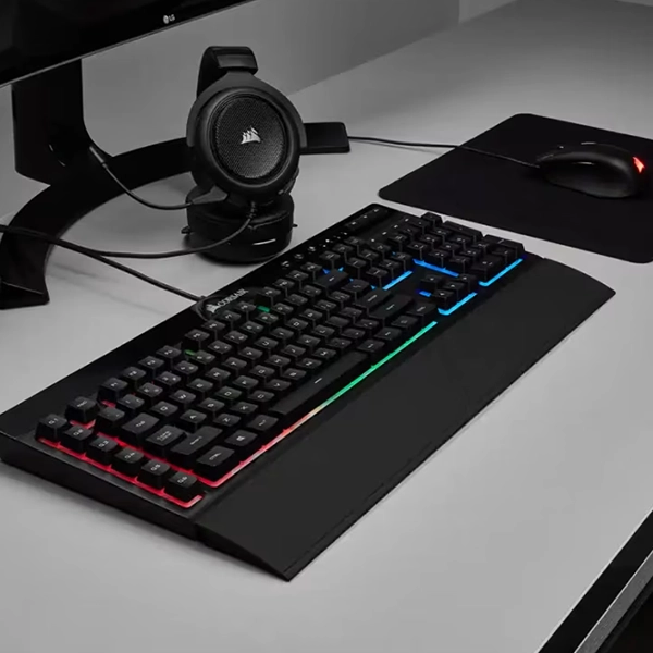באנדל גיימינג Corsair 4-in-1 – מקלדת, עכבר, אוזניות ומשטח לעכבר לביצועים מושלמים